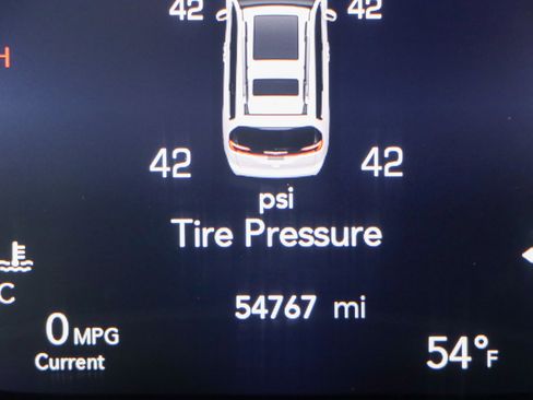 Used 2023 Chrysler Pacifica Touring-L image 16