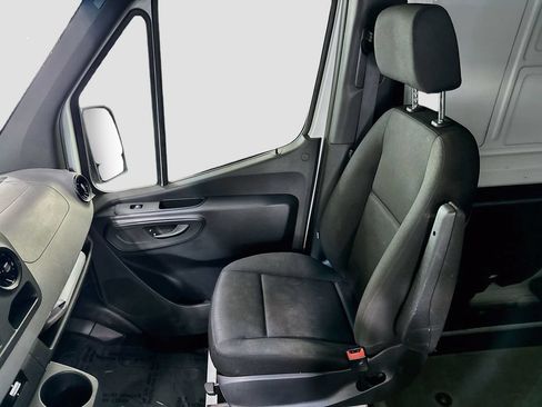 Used 2021 Mercedes-Benz Sprinter 1500 image 27