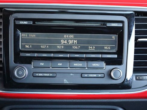 Used 2014 Volkswagen Beetle 1.8T image 34