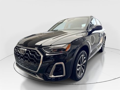 Certified 2025 Audi Q5 2.0T Premium Plus w/ Premium Plus Package image 1