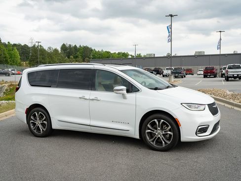 Used 2021 Chrysler Pacifica Pinnacle AWD/4WD image 12