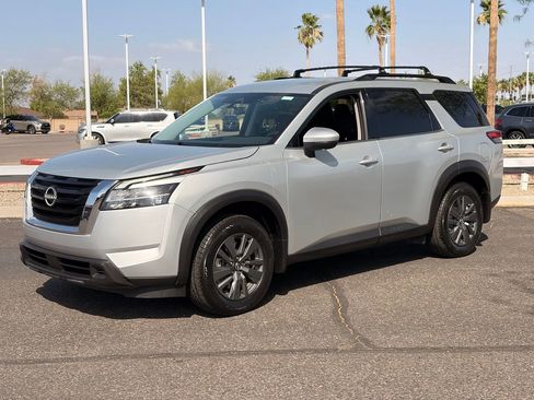 Certified 2022 Nissan Pathfinder SV FWD image 2