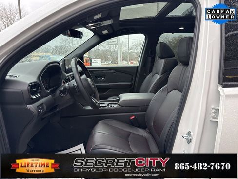 Used 2025 Honda Pilot Black Edition image 33