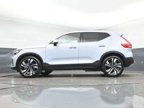 Used 2025 Volvo XC40 B5 Plus AWD/4WD image 39