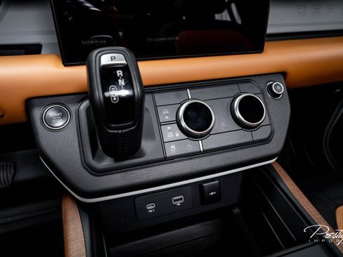 Used 2024 Land Rover Defender 130 X-Dynamic SE image 27