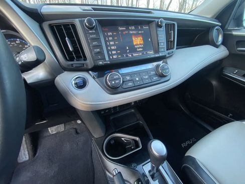 Used 2016 Toyota RAV4 Limited image 27