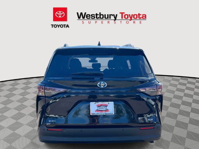 Certified 2025 Toyota Sienna XLE FWD image 7