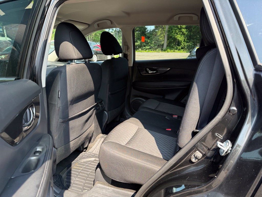 Used 2017 Nissan Rogue SV w/ SV Premium Package FWD image 15