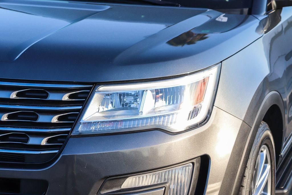 Used 2017 Ford Explorer Limited FWD image 5