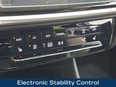 Used 2023 Chevrolet Bolt EUV LT w/ Comfort Package FWD image 14