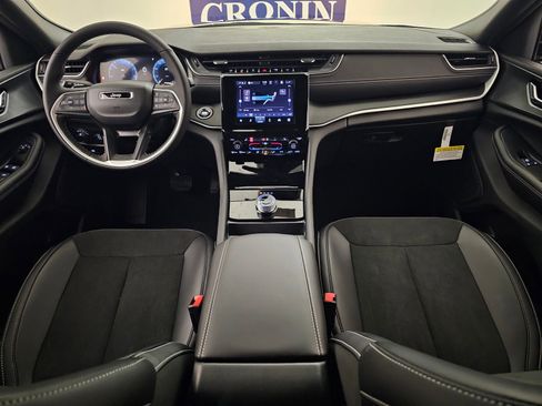 New 2025 Jeep Grand Cherokee 4WD image 16