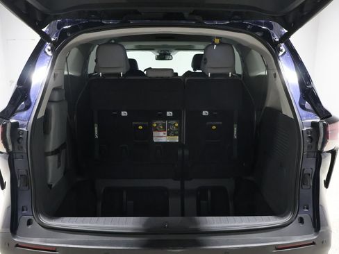 Used 2024 Toyota Sienna XLE image 4