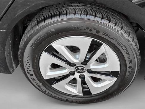 Used 2016 Toyota Prius Three image 9