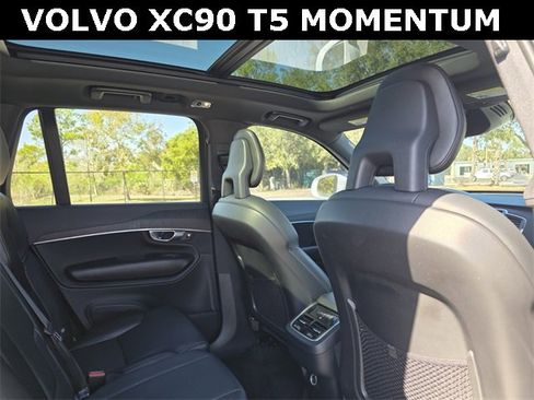 Used 2020 Volvo XC90 T5 Momentum image 12