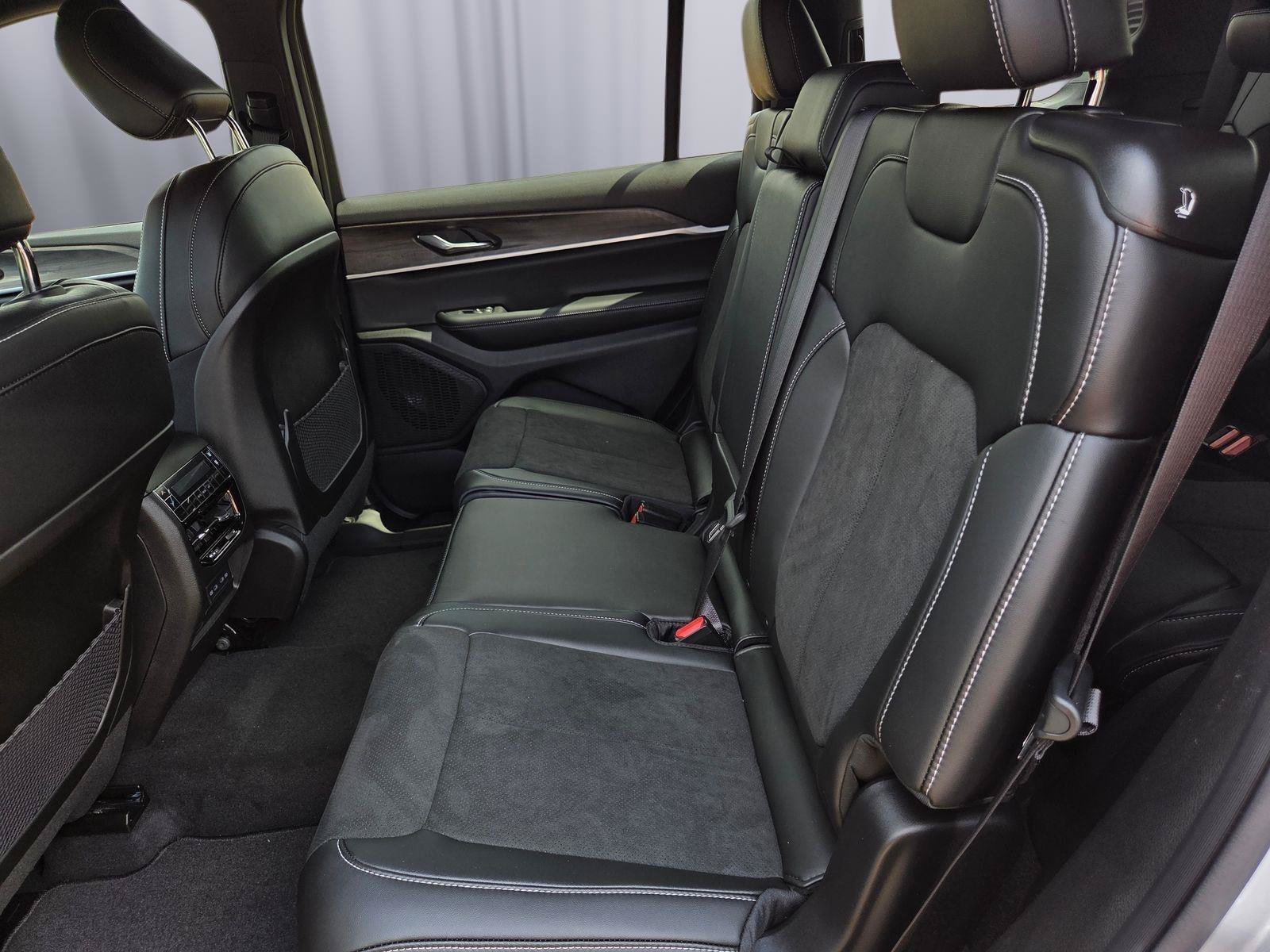 New 2026 Jeep Grand Cherokee L 2WD image 18