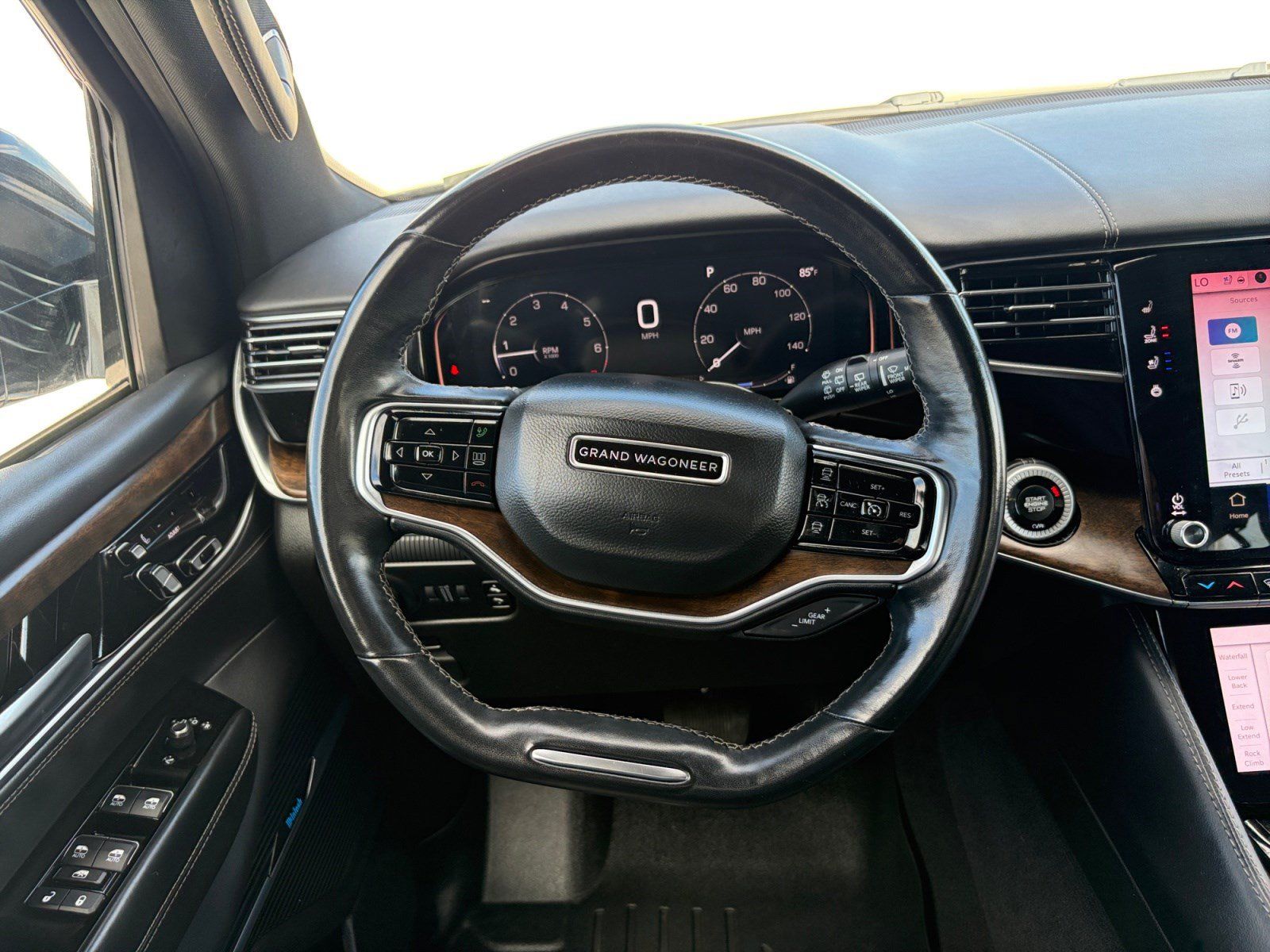 Used 2022 Jeep Grand Wagoneer Series I AWD/4WD image 13
