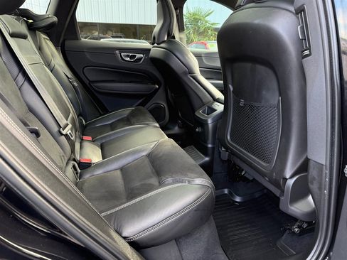 Used 2019 Volvo XC60 T8 R-Design w/ Advanced Package image 11