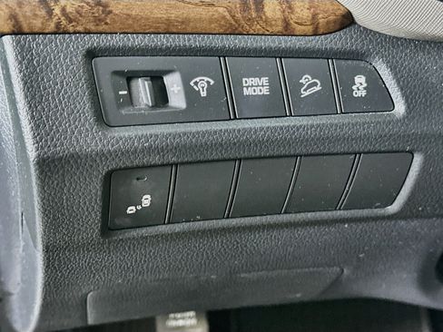 Used 2017 Hyundai Santa Fe SE w/ SE Premium Package 02 FWD image 16