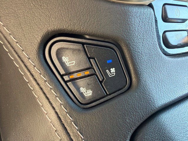 Used 2020 GMC Yukon Denali w/ Denali Premium Package AWD/4WD image 6