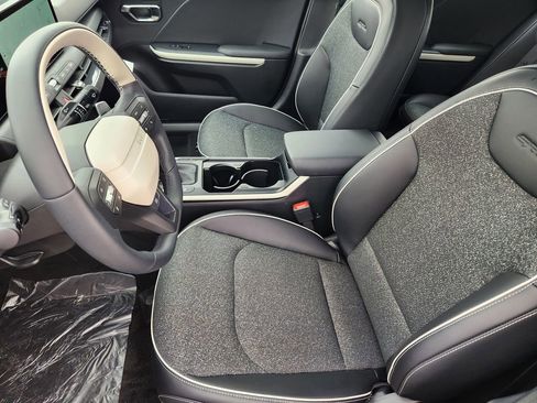 New 2025 Kia K4 GT-Line image 8