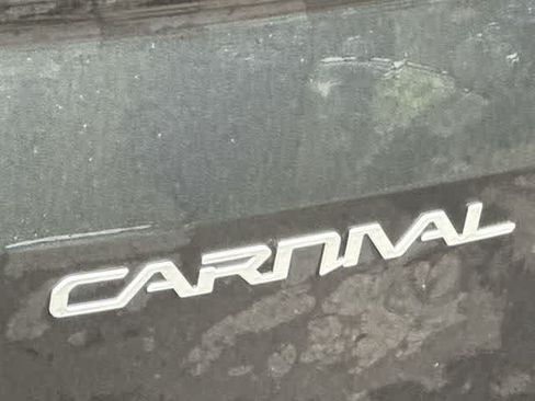 Used 2024 Kia Carnival EX FWD image 19