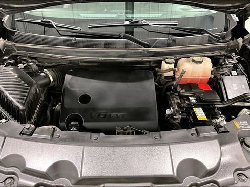 Used 2021 Chevrolet Traverse RS image 32