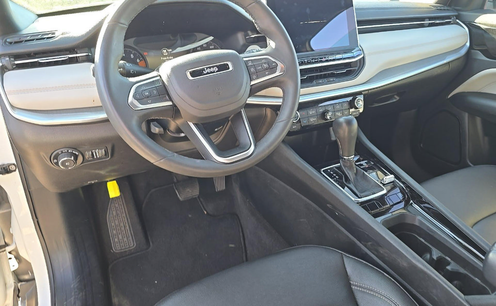 Used 2025 Jeep Compass Limited AWD/4WD image 5