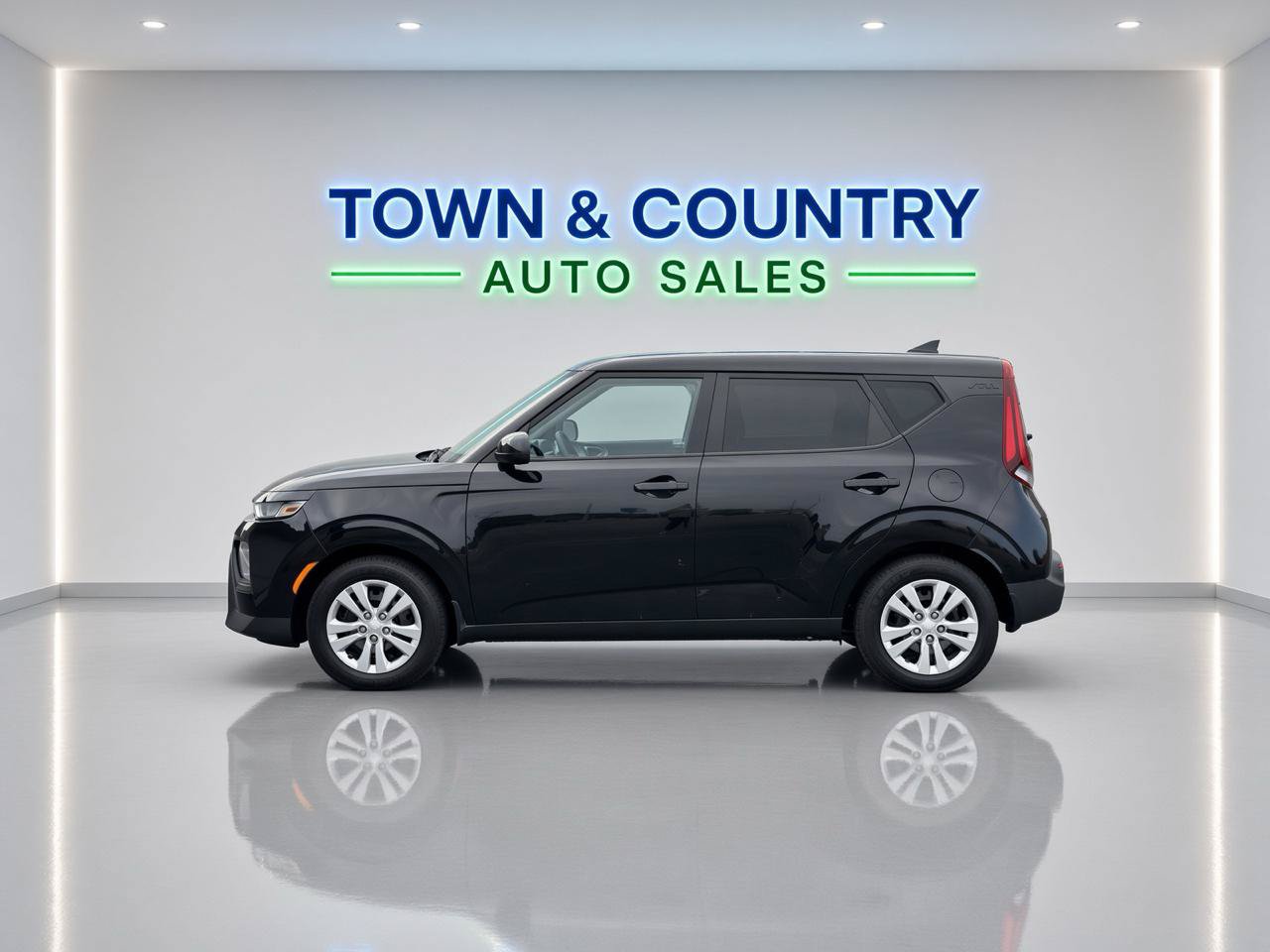 Used 2021 Kia Soul LX FWD image 2