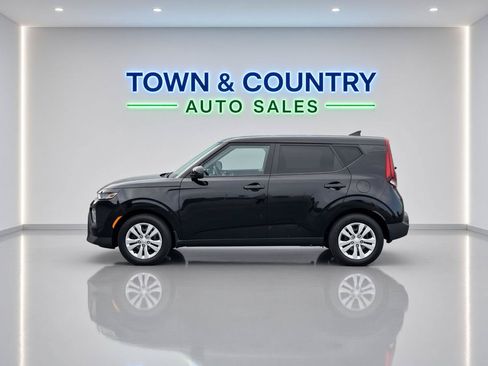 Used 2021 Kia Soul LX FWD image 2