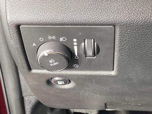 Used 2020 Jeep Grand Cherokee Limited AWD/4WD image 19