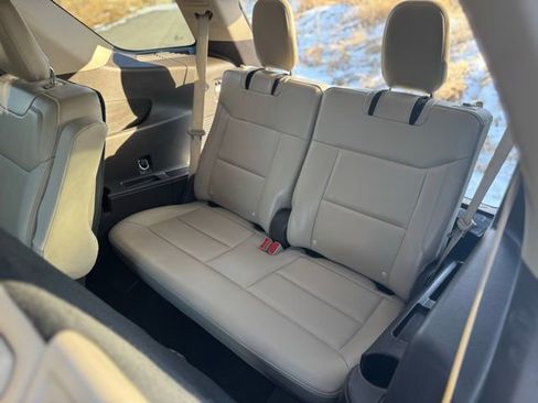 Used 2020 Ford Explorer Platinum w/ Premium Technology Package image 10