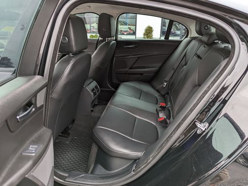 Used 2017 Jaguar XE Premium image 26