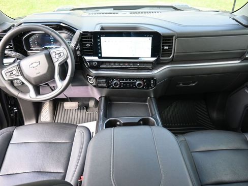 Used 2024 Chevrolet Silverado 2500 LTZ w/ LTZ Convenience Package image 13