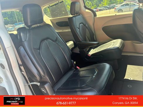 Used 2020 Chrysler Pacifica Touring-L FWD image 31