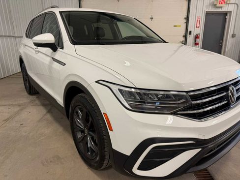 Certified 2022 Volkswagen Tiguan SE image 10