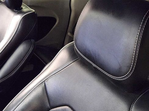 Used 2023 Chrysler Pacifica Limited FWD image 15