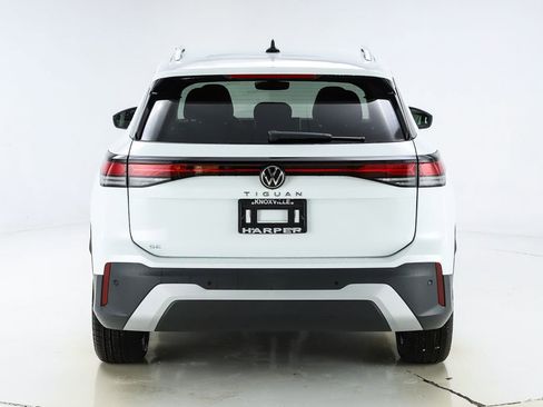 New 2026 Volkswagen Tiguan SE image 8