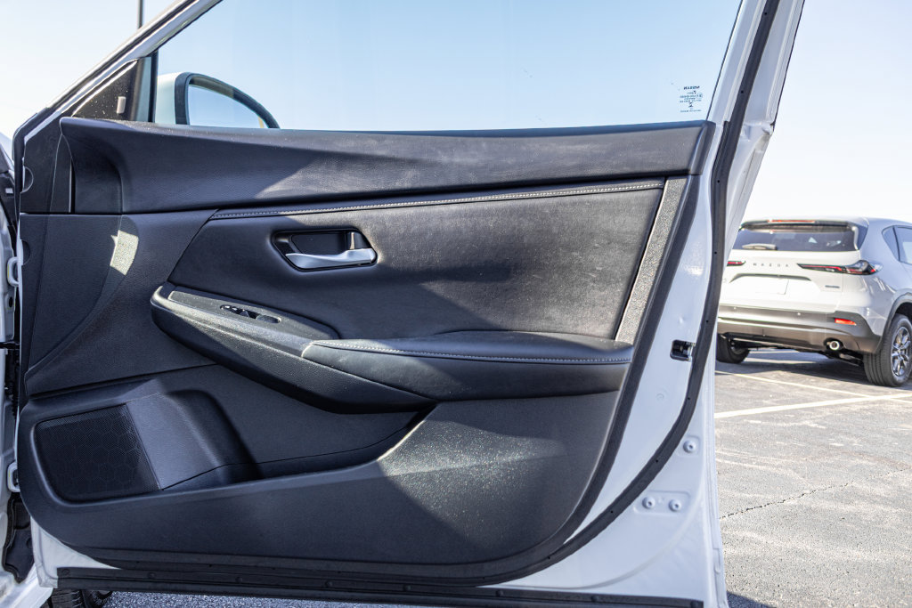 Used 2023 Nissan Sentra SV FWD image 32