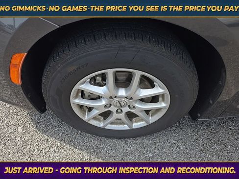 Used 2023 Chrysler Pacifica Touring-L FWD image 12