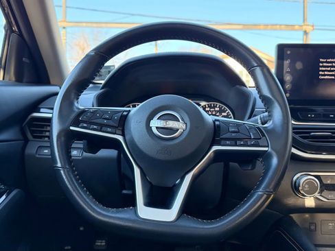 Used 2023 Nissan Altima 2.5 SR w/ SR Premium Package image 18