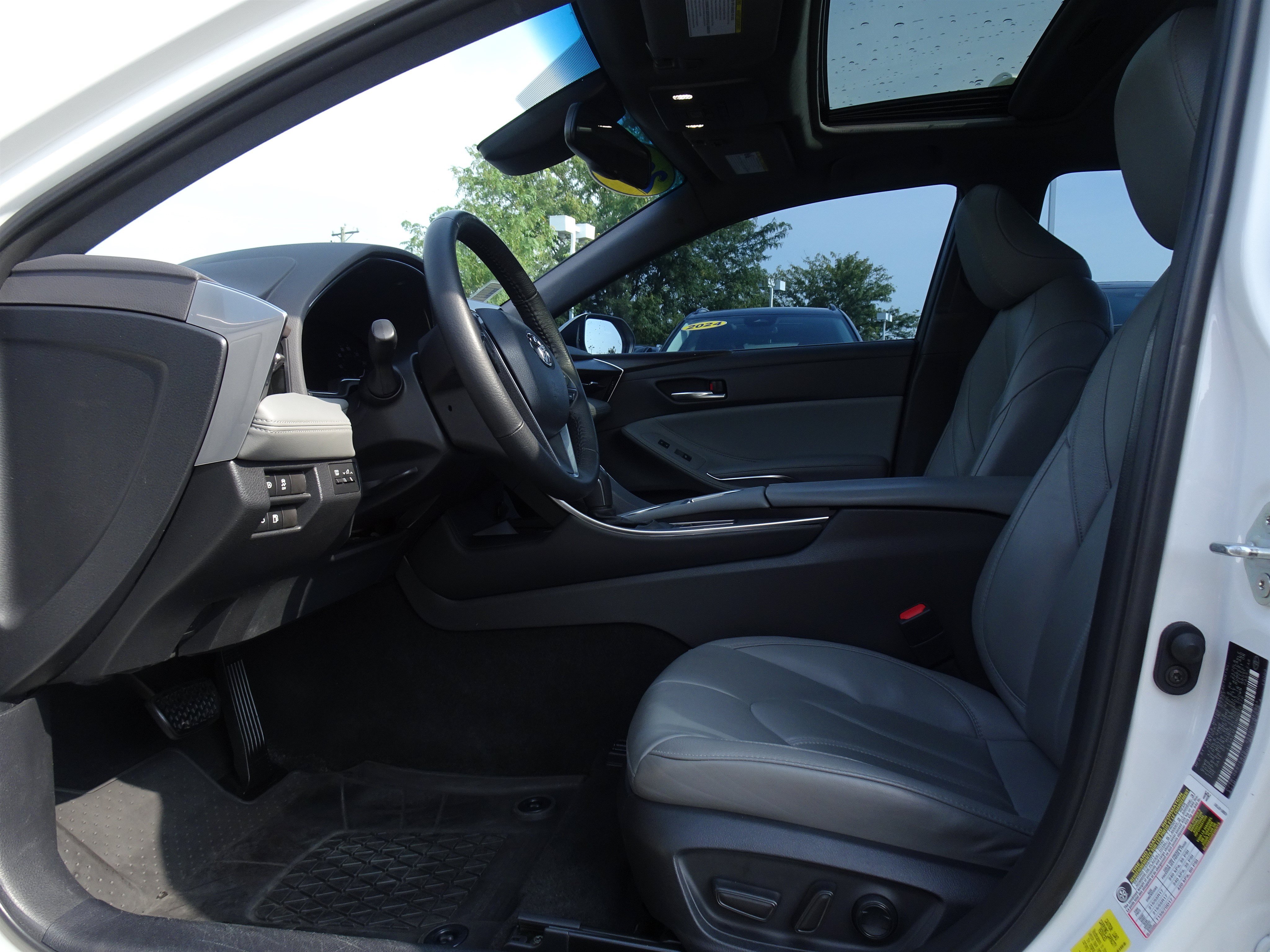 Used 2021 Toyota Avalon XLE w/ Moonroof Package FWD image 8