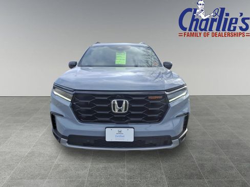 Used 2025 Honda Pilot TrailSport image 2