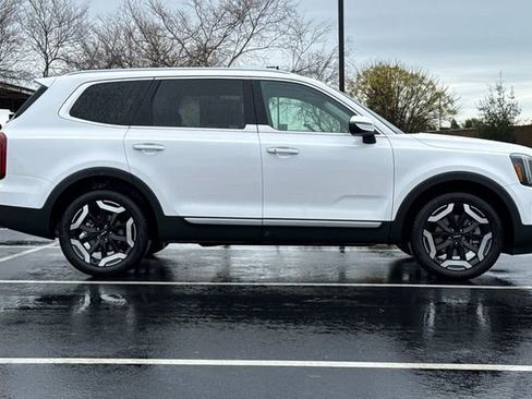 New 2025 Kia Telluride S image 3