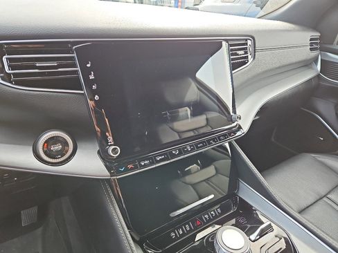 Used 2024 Jeep Wagoneer Series II w/ Convenience Group I image 12