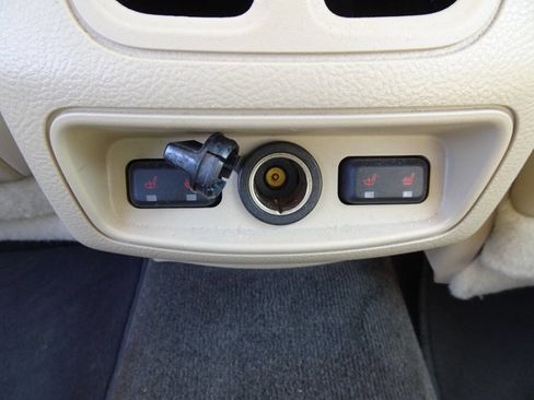 Used 2018 Ford Taurus Limited image 19