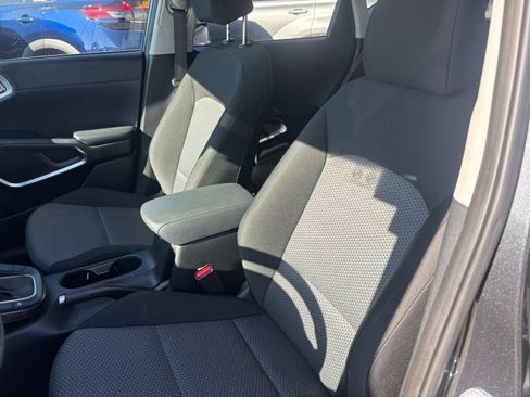 Used 2025 Kia Soul LX w/ LX Technology Package FWD image 33