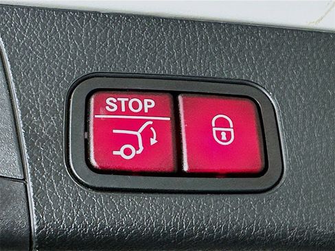 Used 2020 Mercedes-Benz GLB 250 4MATIC image 9