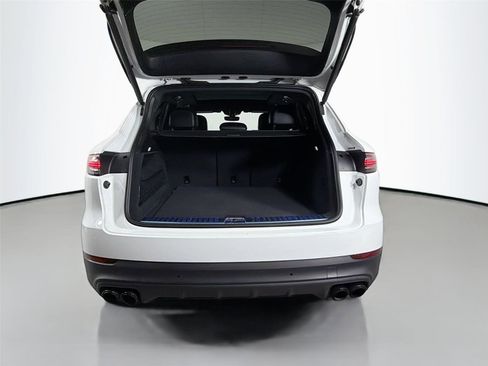 Certified 2023 Porsche Cayenne Platinum Edition AWD/4WD image 36