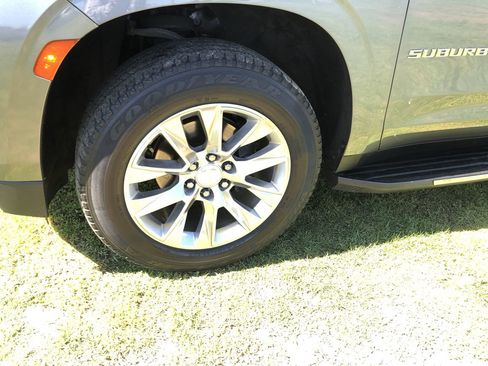 Used 2022 Chevrolet Suburban Premier image 2