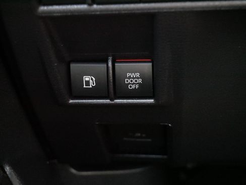 Certified 2026 Toyota Sienna XSE FWD image 27